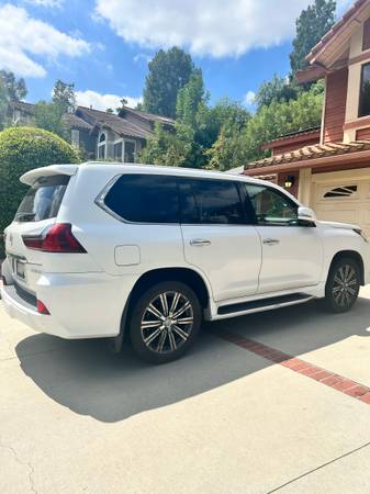 2016 Lexus LX570